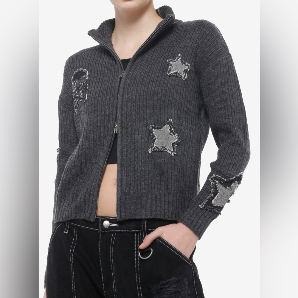 HOT TOPIC Star & Skull Patches Grey Knit Jacket